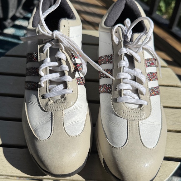 Adidas Ladies Golf Shoes 9.5 - Picture 2 of 9
